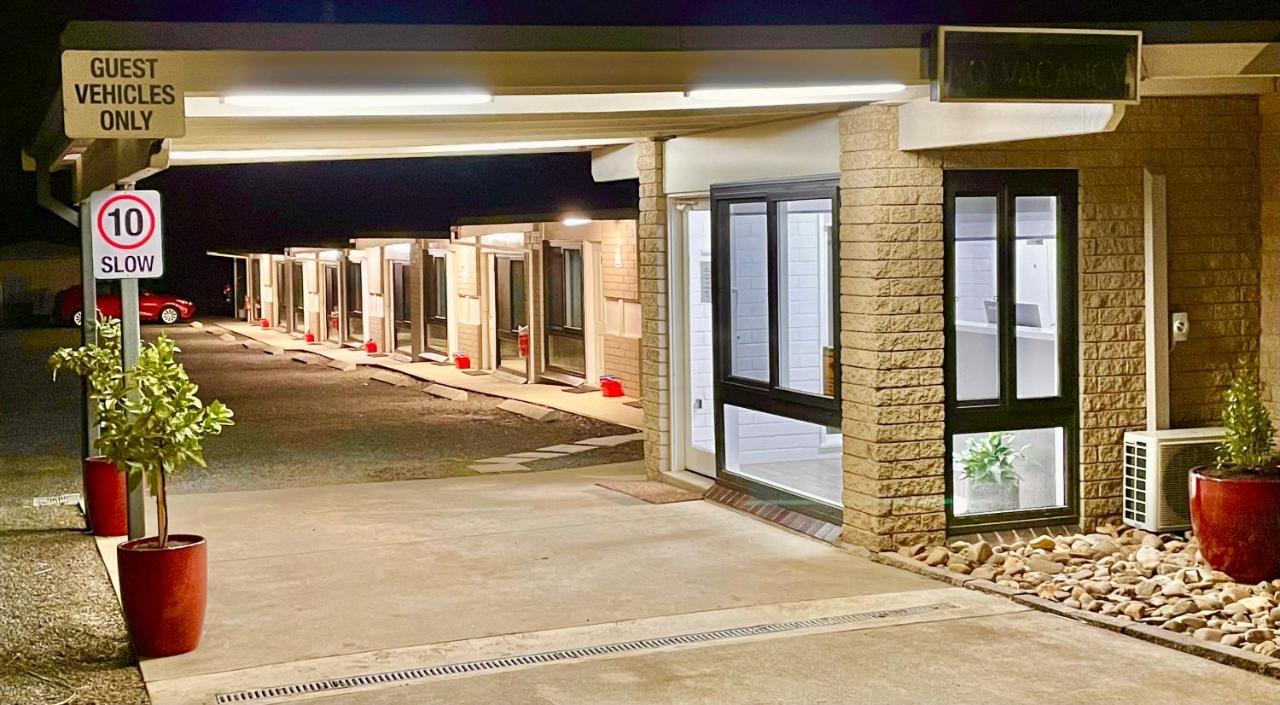 Central Highlands Motor Inn Кайнтън Екстериор снимка