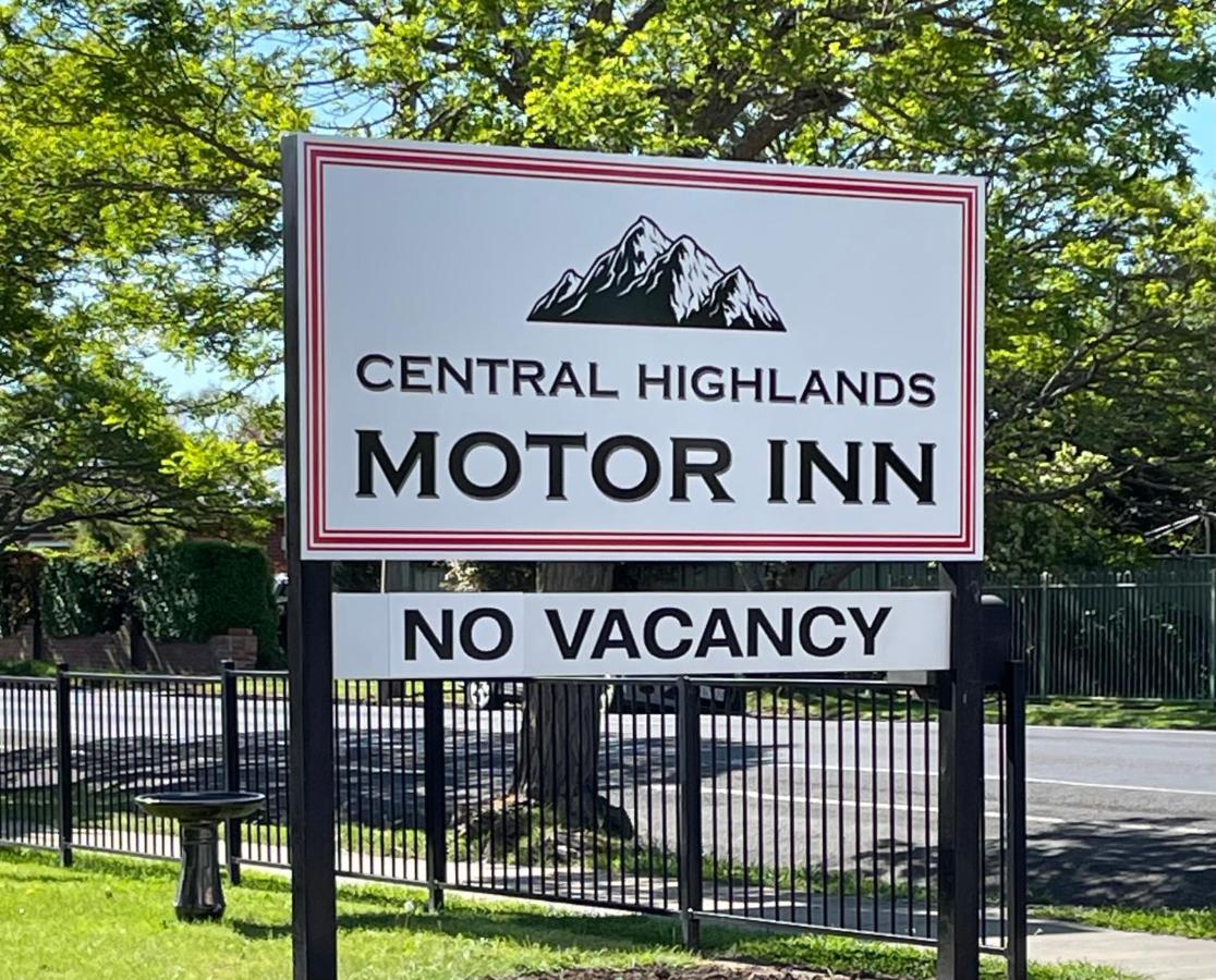 Central Highlands Motor Inn Кайнтън Екстериор снимка
